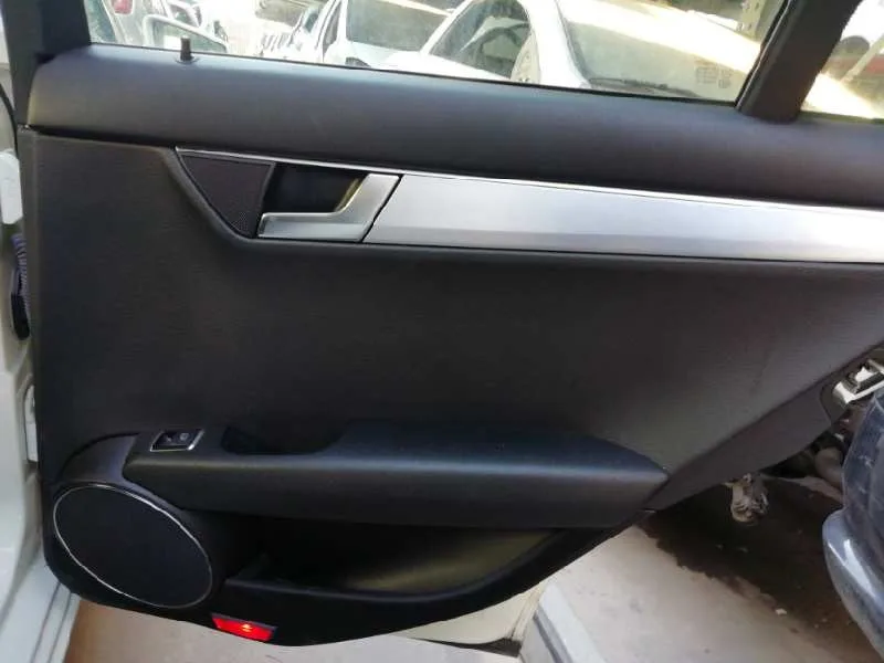 Guarnecido Puerta Trasera Derecha para Mercedes-Benz Clase C (W204) Berlina