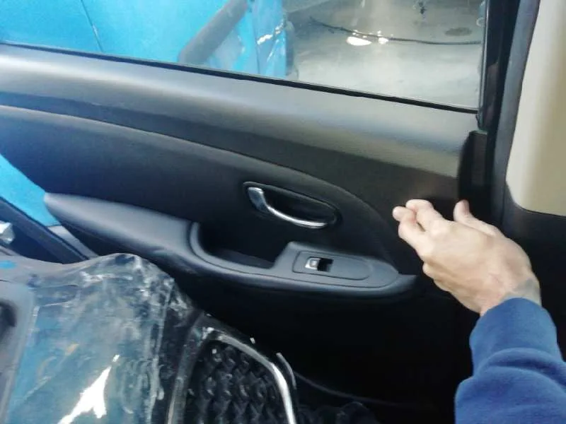 Guarnecido Puerta Trasera Izquierda para Kia Carens ( )