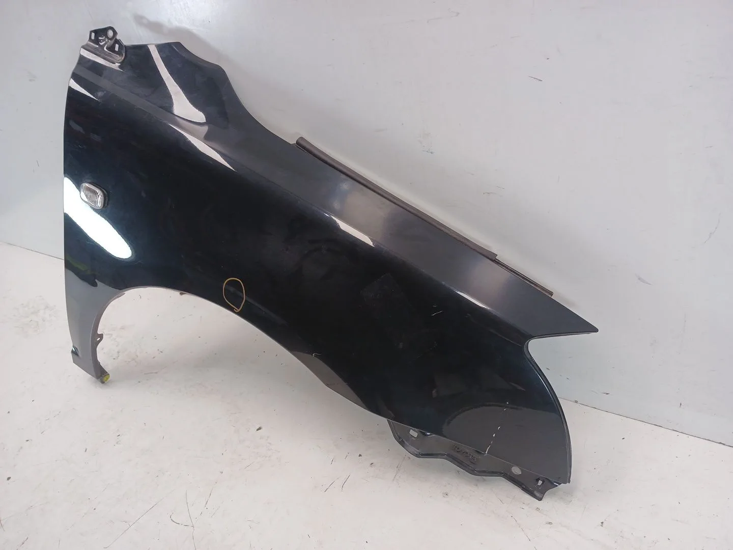 Aleta Delantera Derecha para Toyota Avensis Berlina (T25)