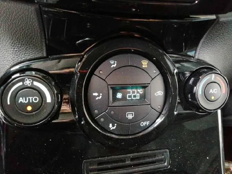 Mando Climatizador para Ford Fiesta (Ccn)