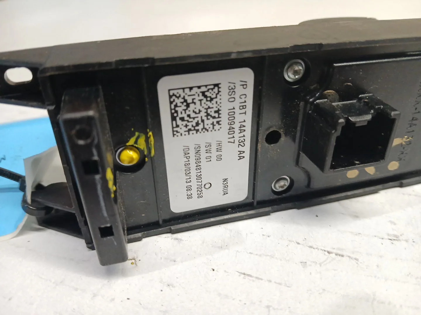 Mando Elevalunas Delantero Izquierdo para Ford Fiesta (Ccn)