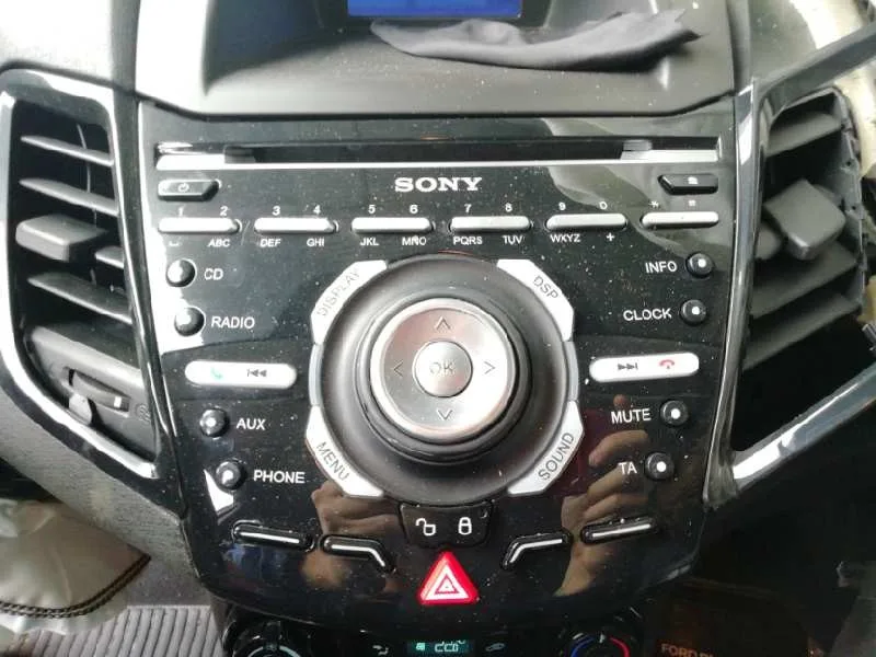 Sistema Audio / Radio Cd para Ford Fiesta (Ccn)