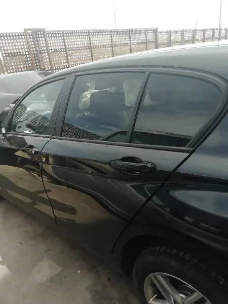 Puerta Trasera Izquierda para Bmw Serie 1 Lim. (F20)