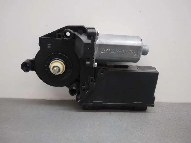 Motor Elevalunas Delantero Izquierdo para Audi A4 Berlina (8E)