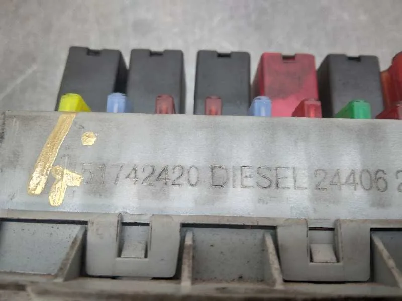Caja Reles / Fusibles para Alfa Romeo 147 (190)