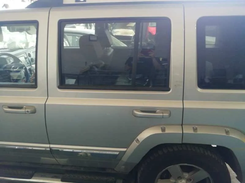 Puerta Trasera Izquierda para Jeep Commander