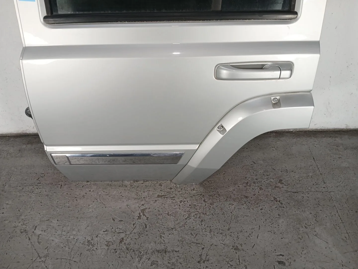 Puerta Trasera Izquierda para Jeep Commander