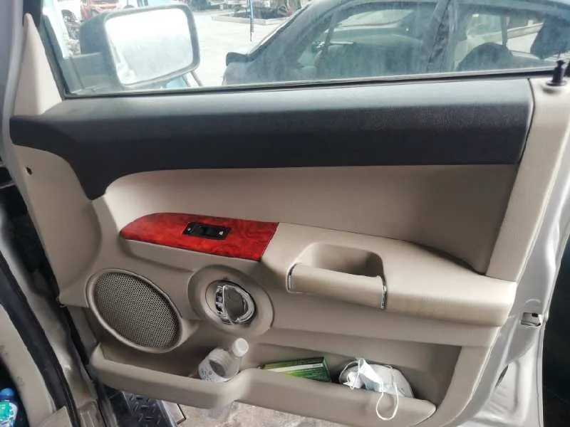 Guarnecido Puerta Delantera Derecha para Jeep Commander