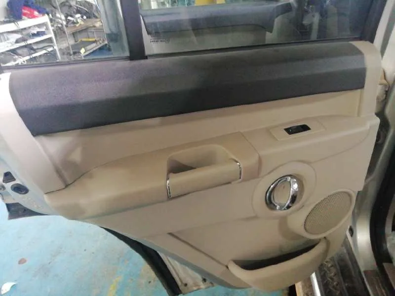 Guarnecido Puerta Trasera Izquierda para Jeep Commander