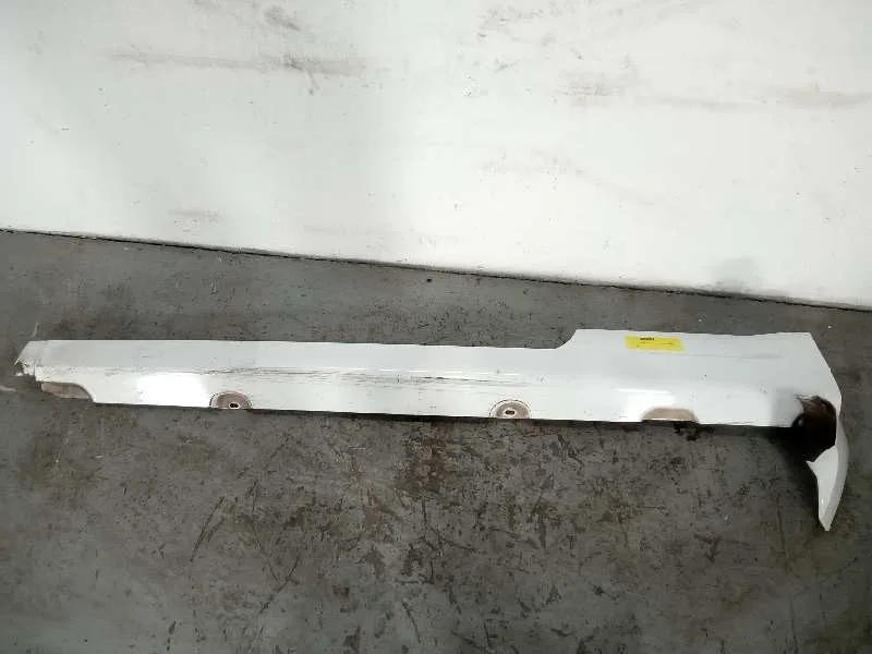 Faldon Lateral para Ford Focus Berlina (Cap)