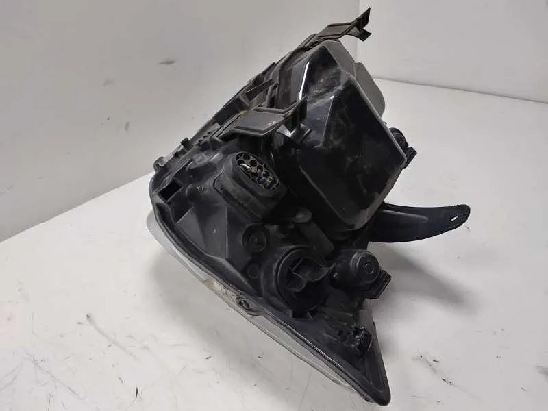 Faro Derecho para Ford Focus Berlina (Cap)
