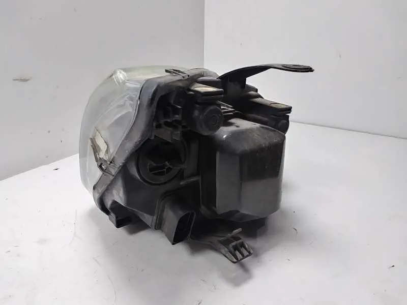Faro Izquierdo para Ford Focus Berlina (Cap)