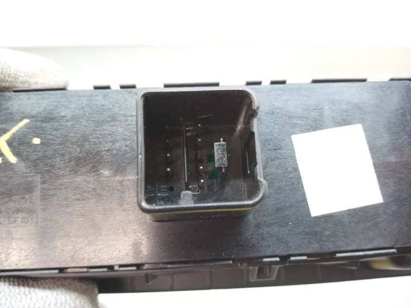 Mando Elevalunas Delantero Izquierdo para Volkswagen Passat Lim. (362)