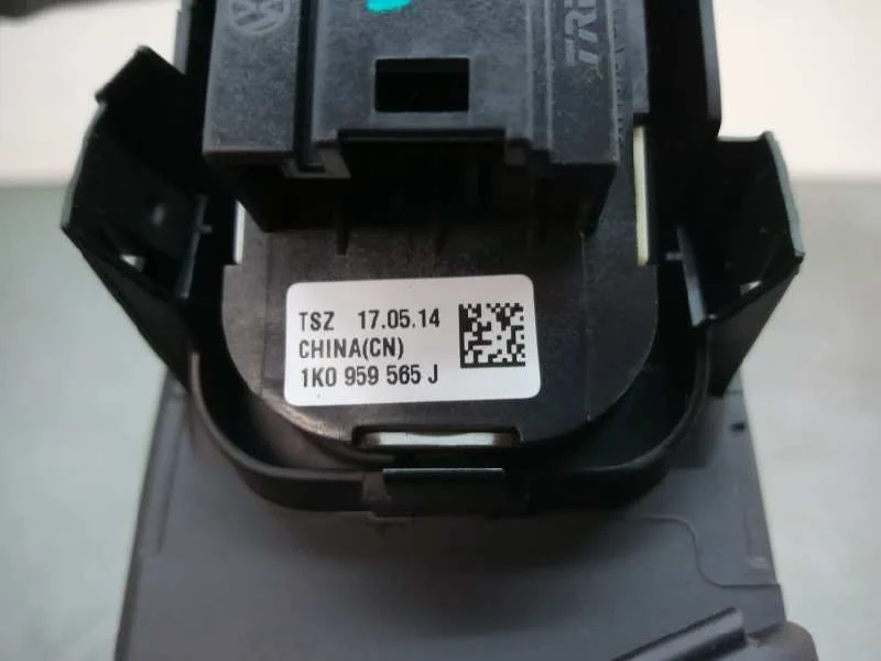 Mando Elevalunas Delantero Izquierdo para Volkswagen Passat Lim. (362)