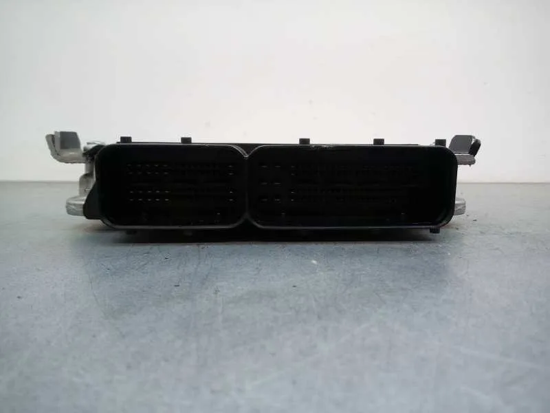 Centralita Motor Uce para Audi A4 Avant (8E)