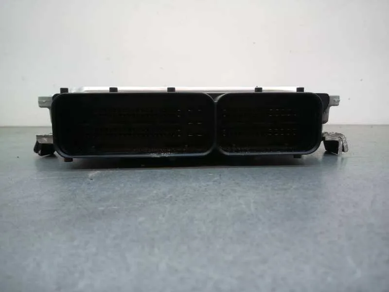 Centralita Motor Uce para Audi A4 Avant (8E)