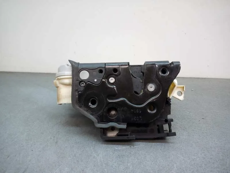 Cerradura Puerta Delantera Izquierda para Volkswagen Passat Lim. (362)