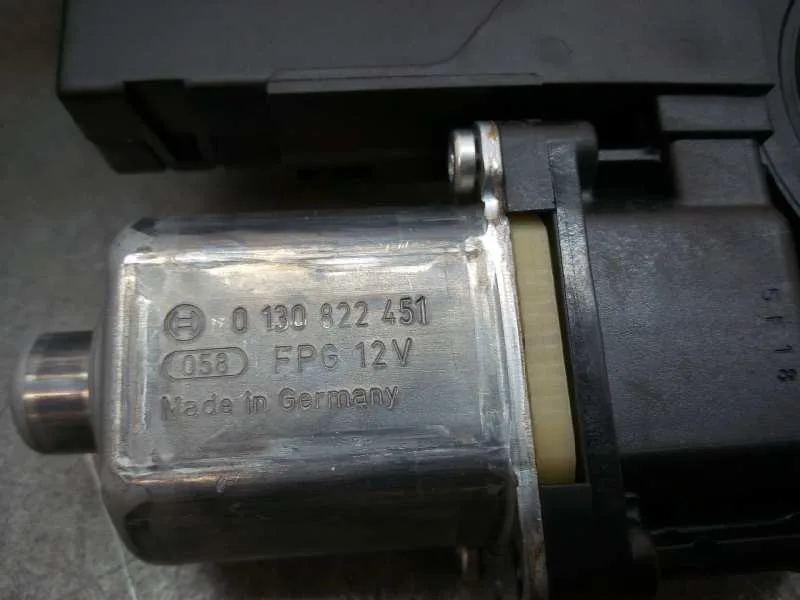 Motor Elevalunas Delantero Izquierdo para Volkswagen Passat Lim. (362)