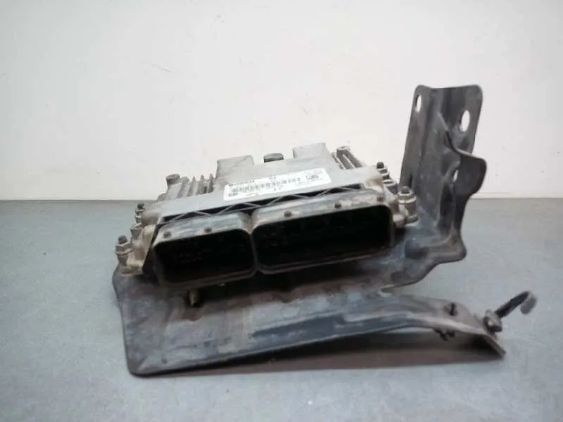 Centralita Motor Uce para Opel Astra H Ber.