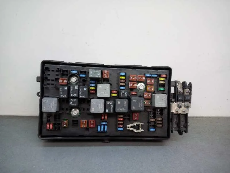 Caja Reles / Fusibles para Opel Insignia Sports Tourer