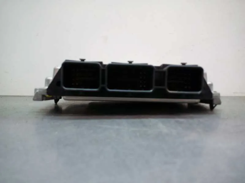 Centralita Motor Uce para Ford Focus Lim. (Cb4)