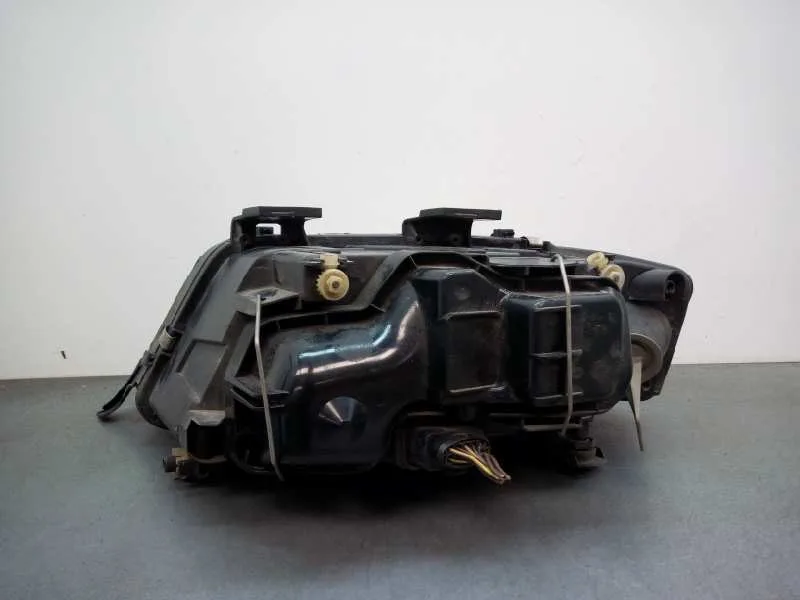 Faro Derecho para Audi Allroad Quattro (4B5)