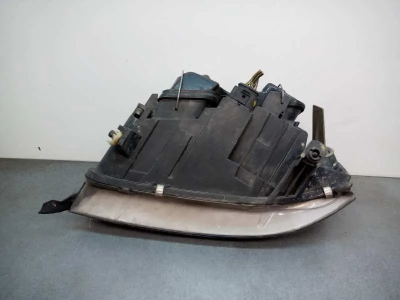 Faro Derecho para Audi Allroad Quattro (4B5)