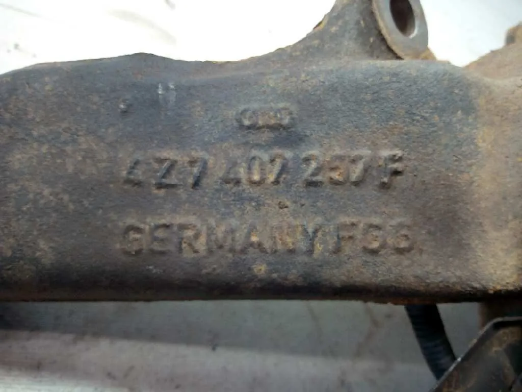 Mangueta Delantera Izquierda para Audi Allroad Quattro (4B5)