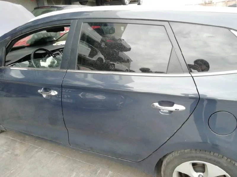 Puerta Trasera Izquierda para Kia Carens ( )