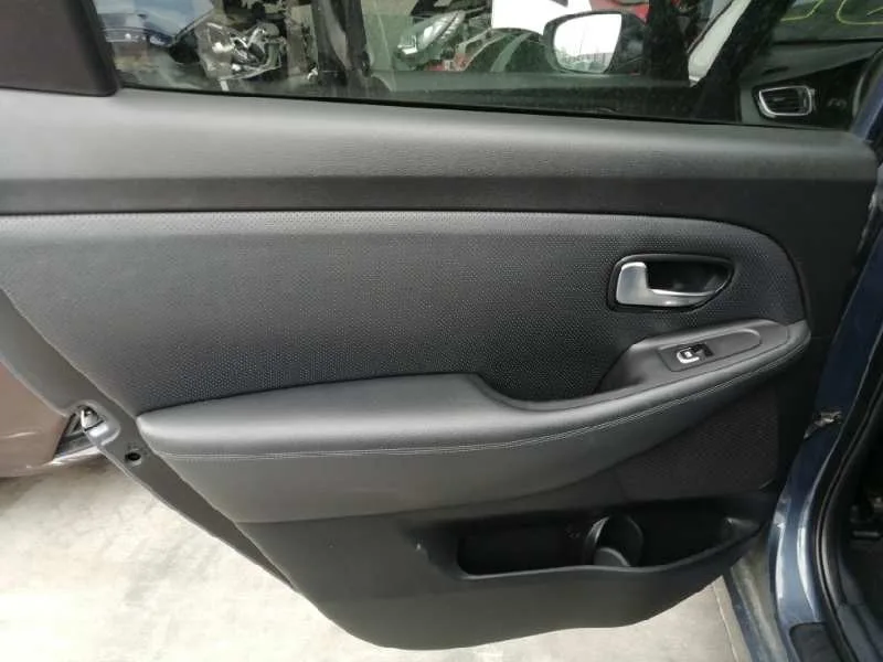 Guarnecido Puerta Trasera Izquierda para Kia Carens ( )