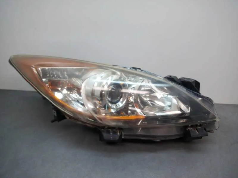 Faro Derecho para Mazda 3 Lim. (Bl)
