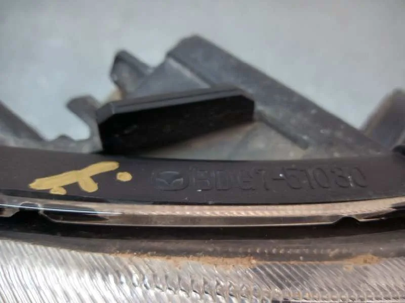 Faro Derecho para Mazda 3 Lim. (Bl)
