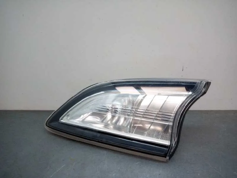 Piloto Trasero Derecho Interior para Mazda 3 Lim. (Bl)