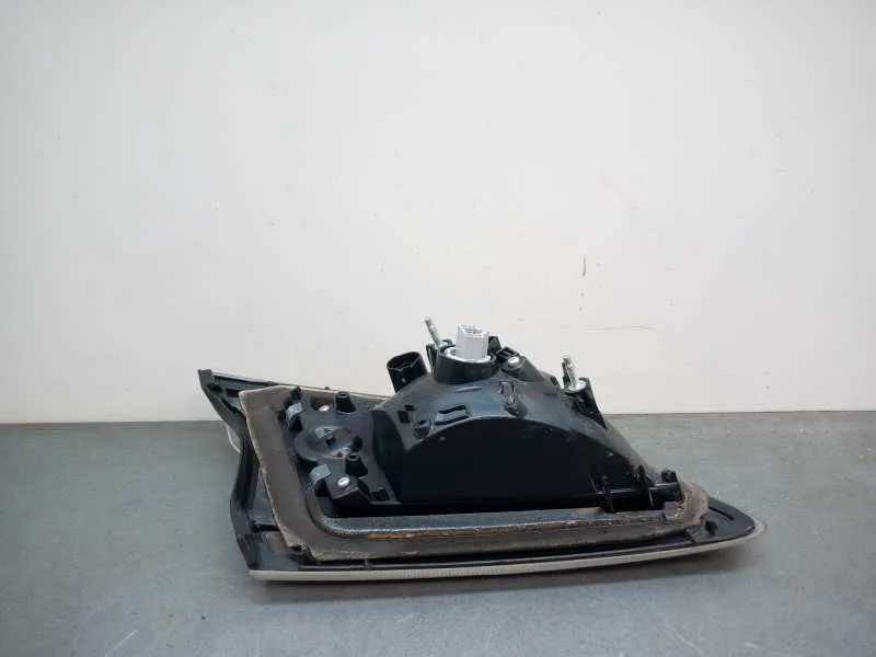 Piloto Trasero Derecho Interior para Mazda 3 Lim. (Bl)