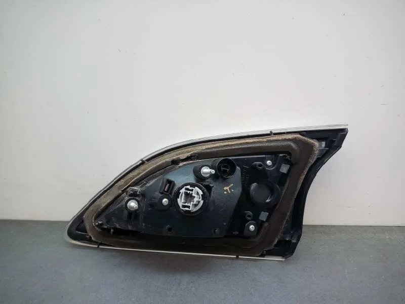 Piloto Trasero Izquierdo Interior para Mazda 3 Lim. (Bl)