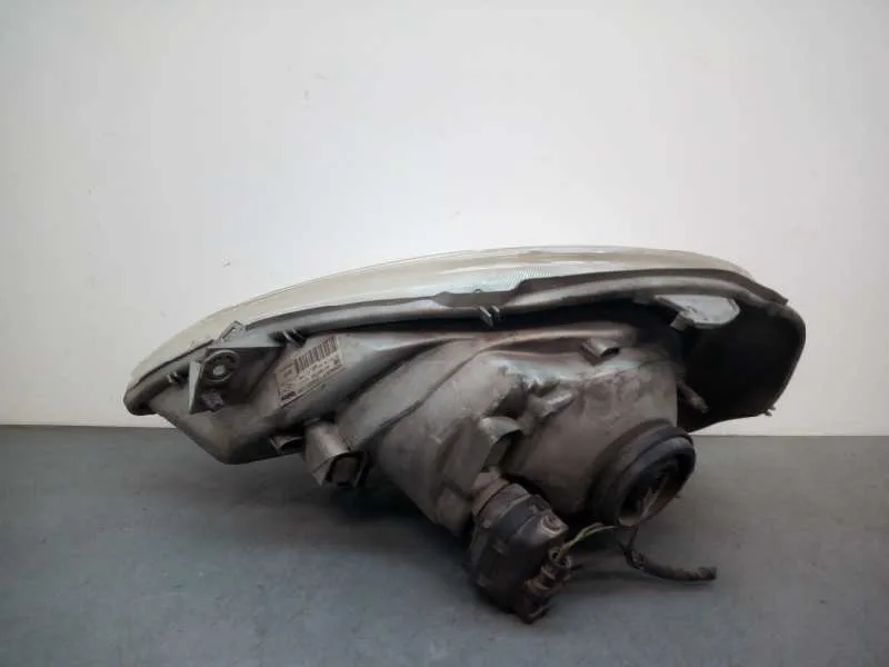Faro Derecho para Renault Trafic Caja Cerrada (Ab 4.01)