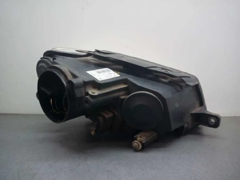 Faro Izquierdo para Volkswagen Passat Variant (3C5)