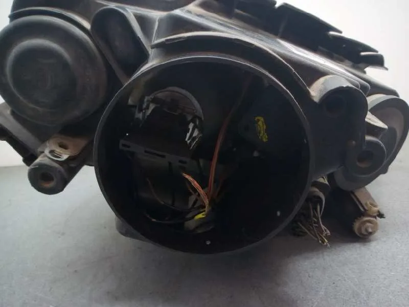 Faro Izquierdo para Volkswagen Passat Variant (3C5)