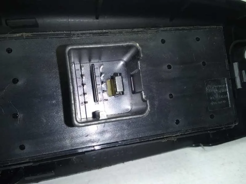 Mando Elevalunas Delantero Izquierdo para Volkswagen Passat Variant (3C5)