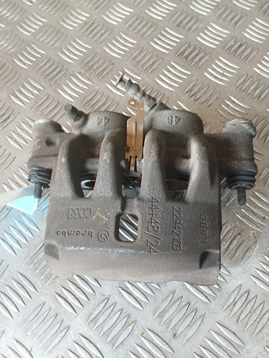 Pinza Freno Delantera Derecha para Peugeot Boxer Caja Cerrada (Bat. 3450) (333)