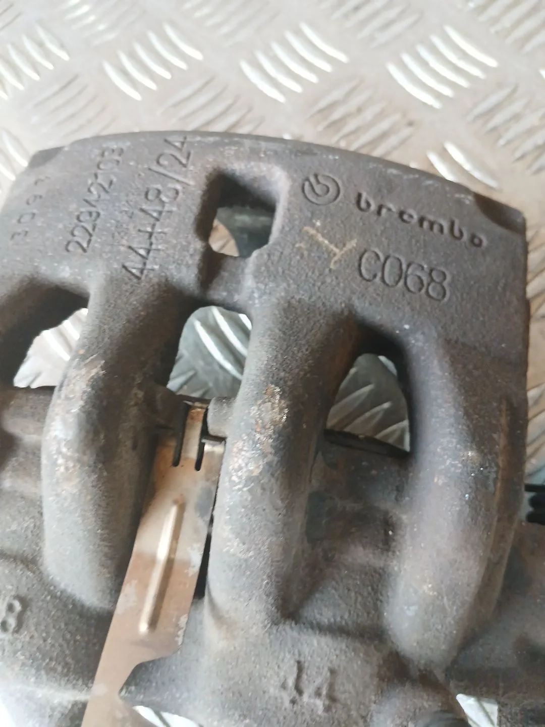 Pinza Freno Delantera Derecha para Peugeot Boxer Caja Cerrada (Bat. 3450) (333)