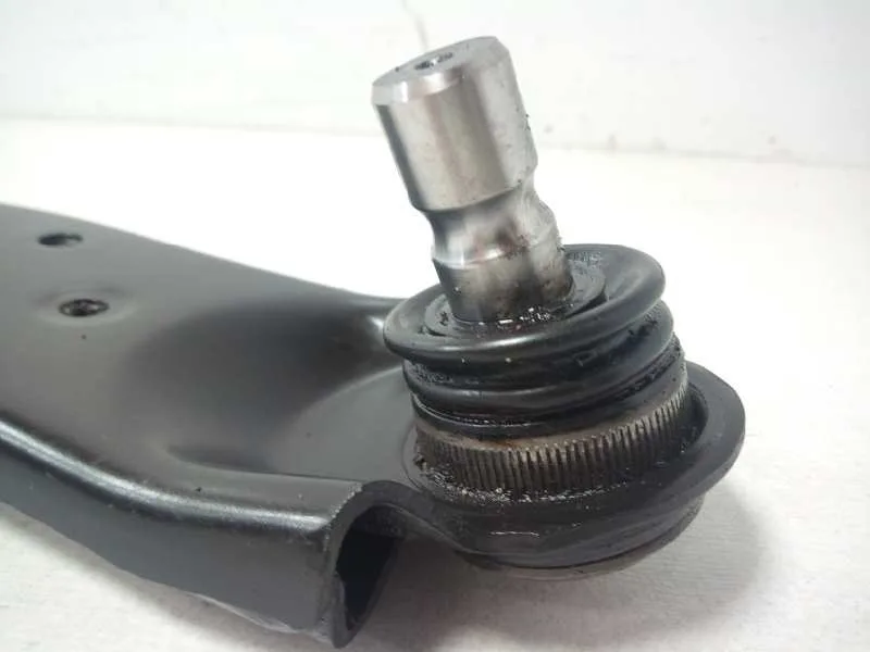 Brazo Suspension Inferior Delantero Derecho para Mazda 5 Berl. (Cr)