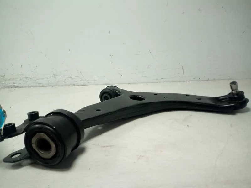 Brazo Suspension Inferior Delantero Derecho para Mazda 5 Berl. (Cr)