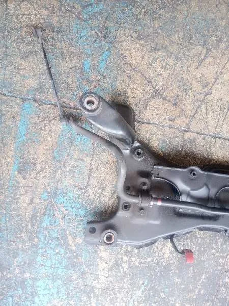 Puente Delantero para Mazda 5 Berl. (Cr)