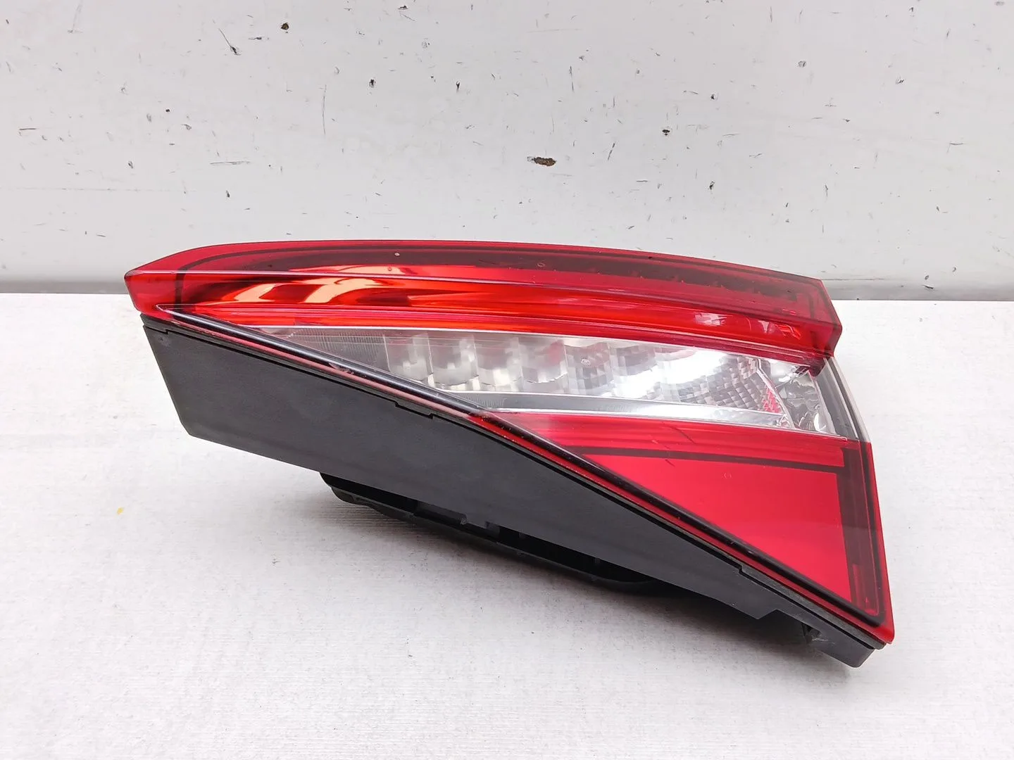 Piloto Trasero Derecho Interior para Skoda Superb (3V3)