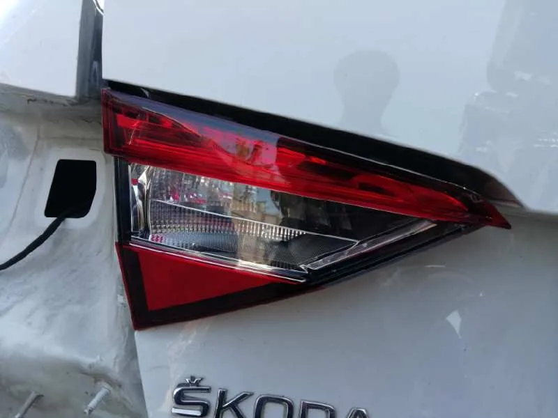 Piloto Trasero Izquierdo Interior para Skoda Superb (3V3)