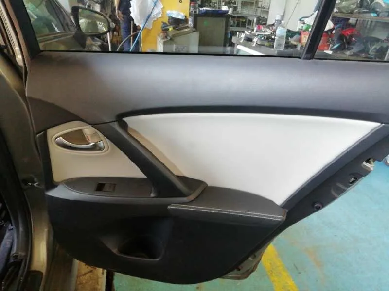 Guarnecido Puerta Trasera Derecha para Toyota Avensis Touring Sports