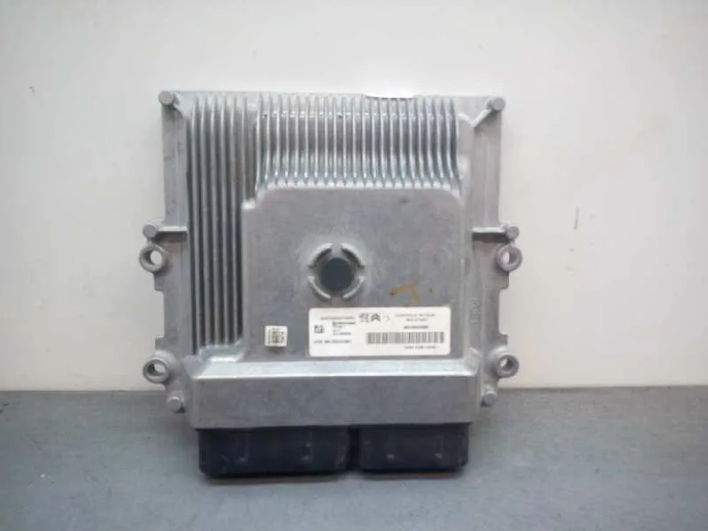 Centralita Motor Uce para Opel Corsa F