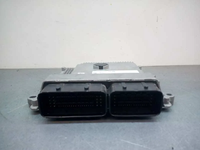 Centralita Motor Uce para Opel Corsa F