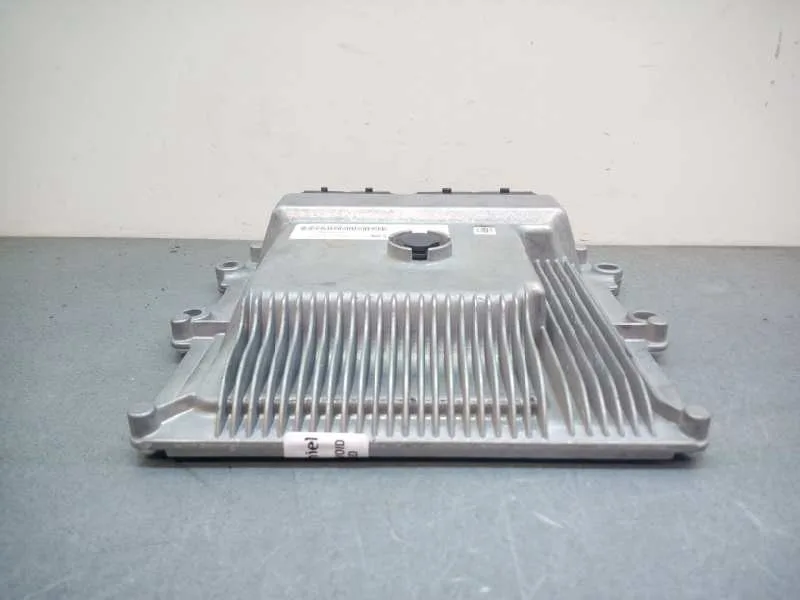 Centralita Motor Uce para Opel Corsa F